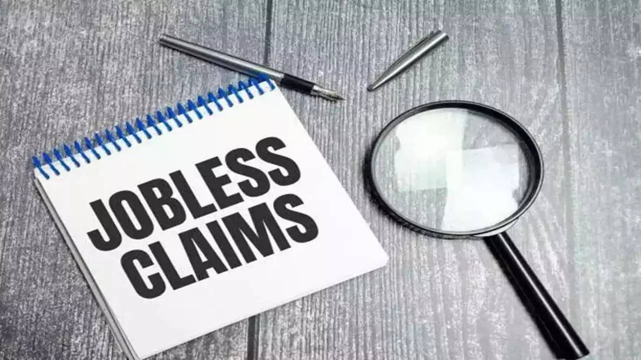 US jobless claims fall to lowest since May in solid labor market US jobless claims fall to lowest since May in solid labor market