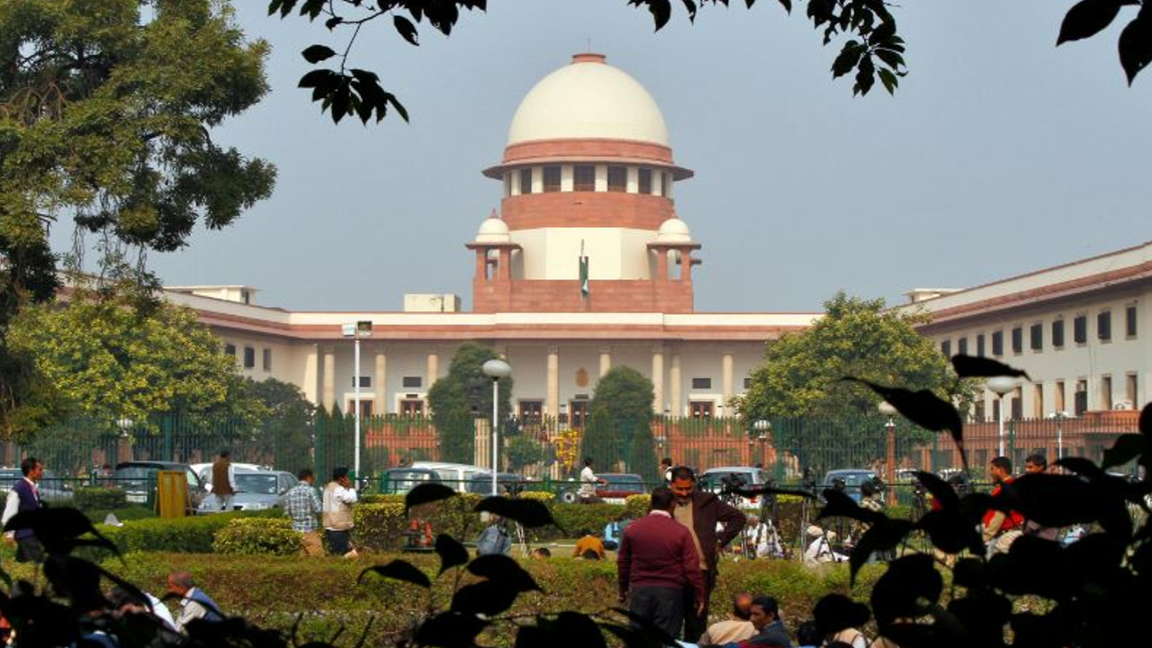 AIBE XIX: Supreme Court allows all final year students to appear for All India Bar Examination AIBE XIX: Supreme Court allows all final year students to appear for All India Bar Examination