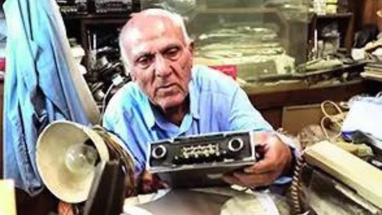 In Iran, the old-time US radio detective ‘Johnny Dollar’ returns to the airwaves In Iran, the old-time US radio detective ‘Johnny Dollar’ returns to the airwaves