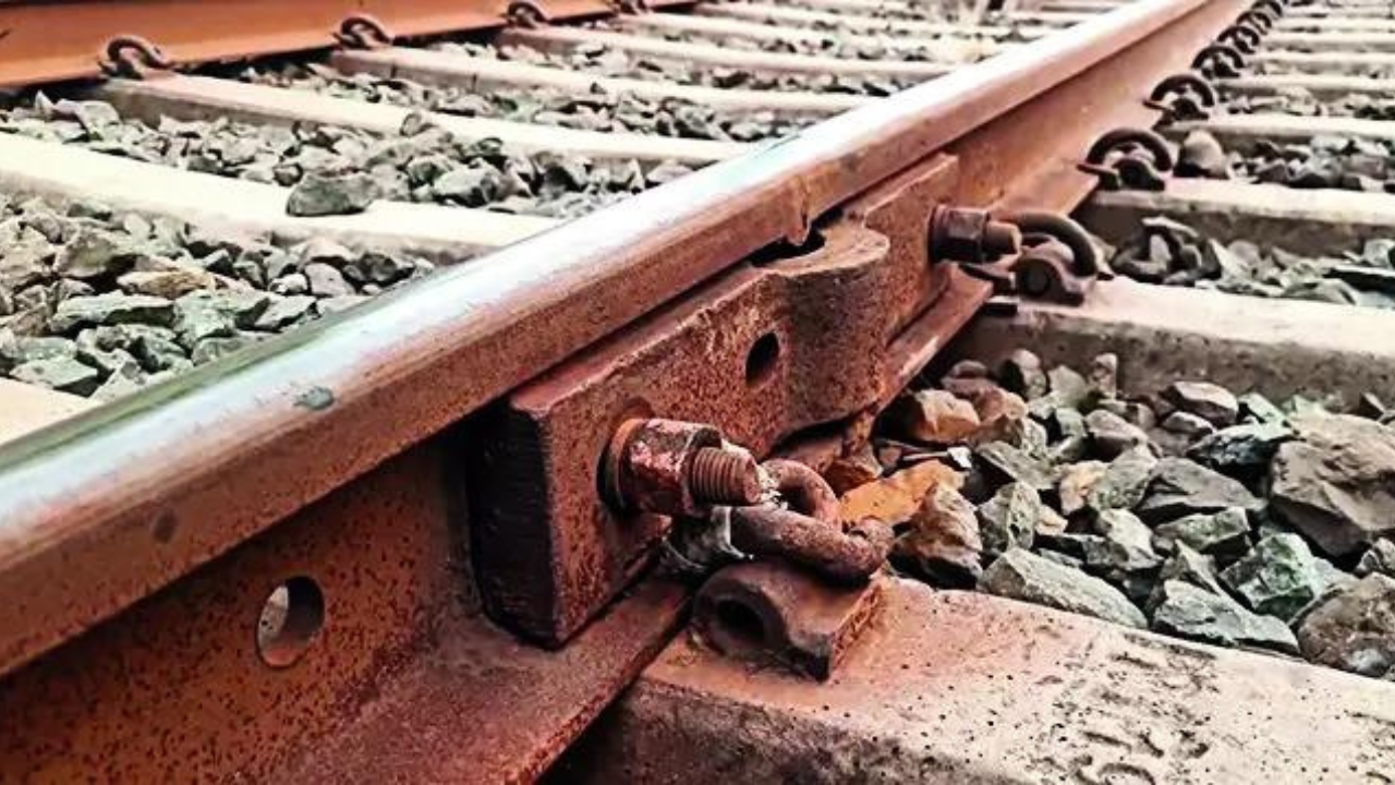 3 railmen held for cooking up sabotage plot to earn rewards | India News 3 railmen held for cooking up sabotage plot to earn rewards | India News