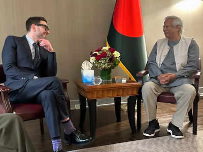 Muhammad Yunus: Alex Soros meets Muhammad Yunus: How is Bangladesh’s interim chief connected to Soros family | World News Muhammad Yunus: Alex Soros meets Muhammad Yunus: How is Bangladesh’s interim chief connected to Soros family | World News