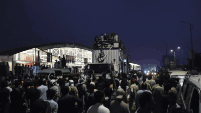 Pakistan: Imran Khan’s supporters clash with police as army seals off capital, internet cut Pakistan: Imran Khan’s supporters clash with police as army seals off capital, internet cut
