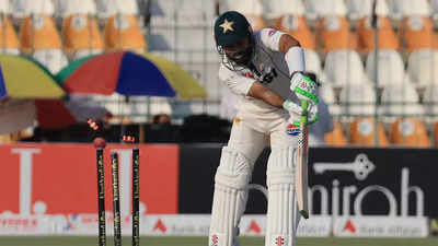‘Team me sifarishi bhare hain’: Basit Ali tears into Pakistan’s ‘top class’ batting in second innings | Cricket News ‘Team me sifarishi bhare hain’: Basit Ali tears into Pakistan’s ‘top class’ batting in second innings | Cricket News