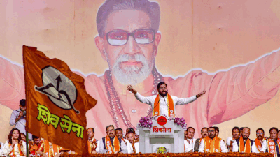 Sena vs Sena: Dusshera rallies in Mumbai turn political as Shinde, Uddhav take aim at each other | India News Sena vs Sena: Dusshera rallies in Mumbai turn political as Shinde, Uddhav take aim at each other | India News