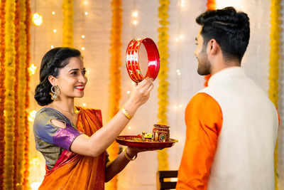 Karwa Chauth Wishes & Images: Happy Karwa Chauth 2024: Best Messages, Quotes, Wishes and Images to share on Karwa Chauth |