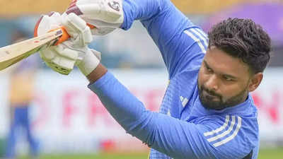 RCB woo Rishabh Pant as wicketkeeper-batter pads up to enter IPL auction | Cricket News RCB woo Rishabh Pant as wicketkeeper-batter pads up to enter IPL auction | Cricket News