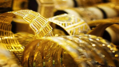 Gold, silver prices dip after hitting life highs Gold, silver prices dip after hitting life highs