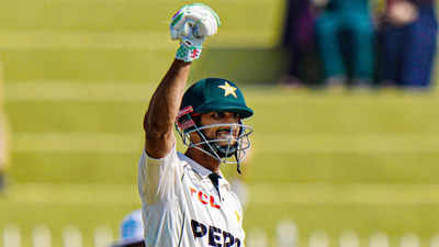 ‘Jeeti hai team aur aap … ‘: Pakistan skipper Shan Masood hits back at journalist | Cricket News ‘Jeeti hai team aur aap … ‘: Pakistan skipper Shan Masood hits back at journalist | Cricket News