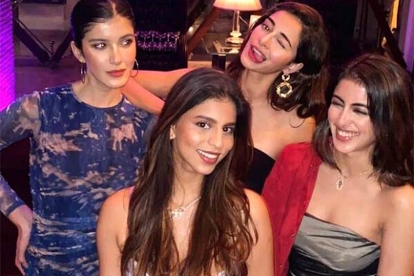 Ananya Panday confesses that she, Navya Naveli Nanda, Shanaya Kapoor, Suhana Khan are part of a WhatsApp group called ‘Ananya’s Fans’: “I named it, obviously” : Bollywood News Ananya Panday confesses that she, Navya Naveli Nanda, Shanaya Kapoor, Suhana Khan are part of a WhatsApp group called ‘Ananya’s Fans’: “I named it, obviously” : Bollywood News