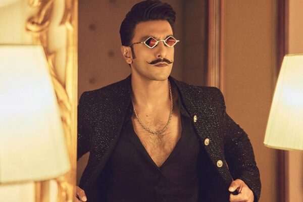 Ranveer Singh buys new Range Rover worth Rs 4.74 crores weeks after becoming a father : Bollywood News Ranveer Singh buys new Range Rover worth Rs 4.74 crores weeks after becoming a father : Bollywood News