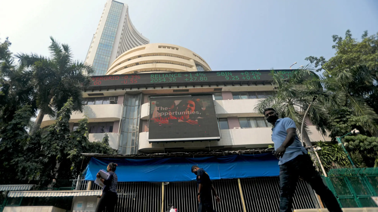 Sensex gains 183 points, Nifty inches up amid mixed market trend Sensex gains 183 points, Nifty inches up amid mixed market trend